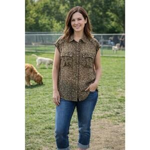 Esqualo Sleeveless Button-Up Blouse with Pocket Detail